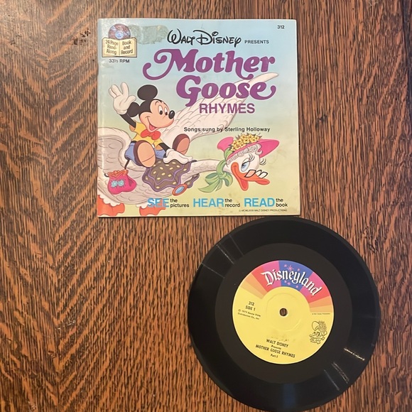 6 Walt Disney’s 24 pg Read-Along Books w/ Records. - Picture 4 of 7
